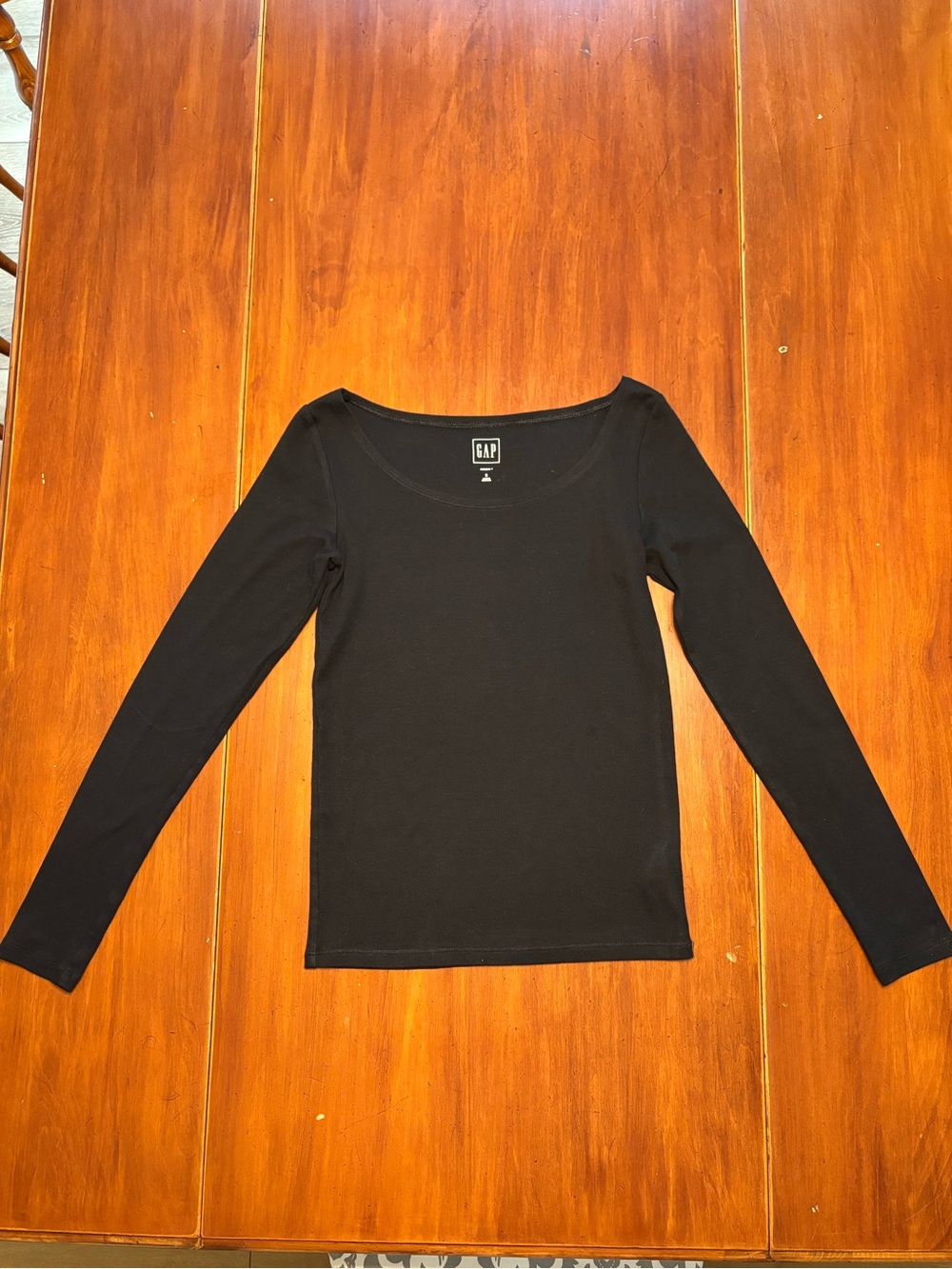GAP Black Long-Sleeve Scoop Neck Tee